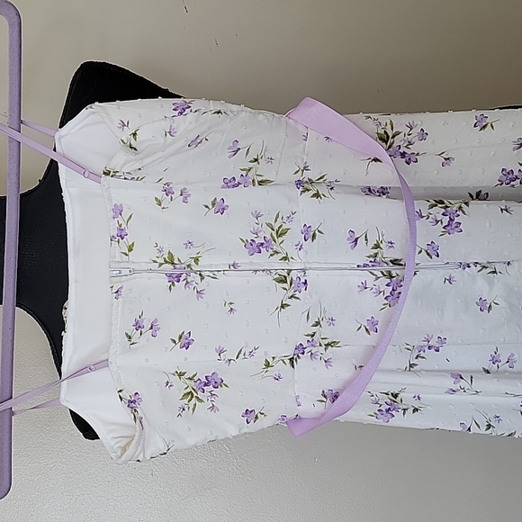 Dainty Floral Dress - Picture 5 of 7